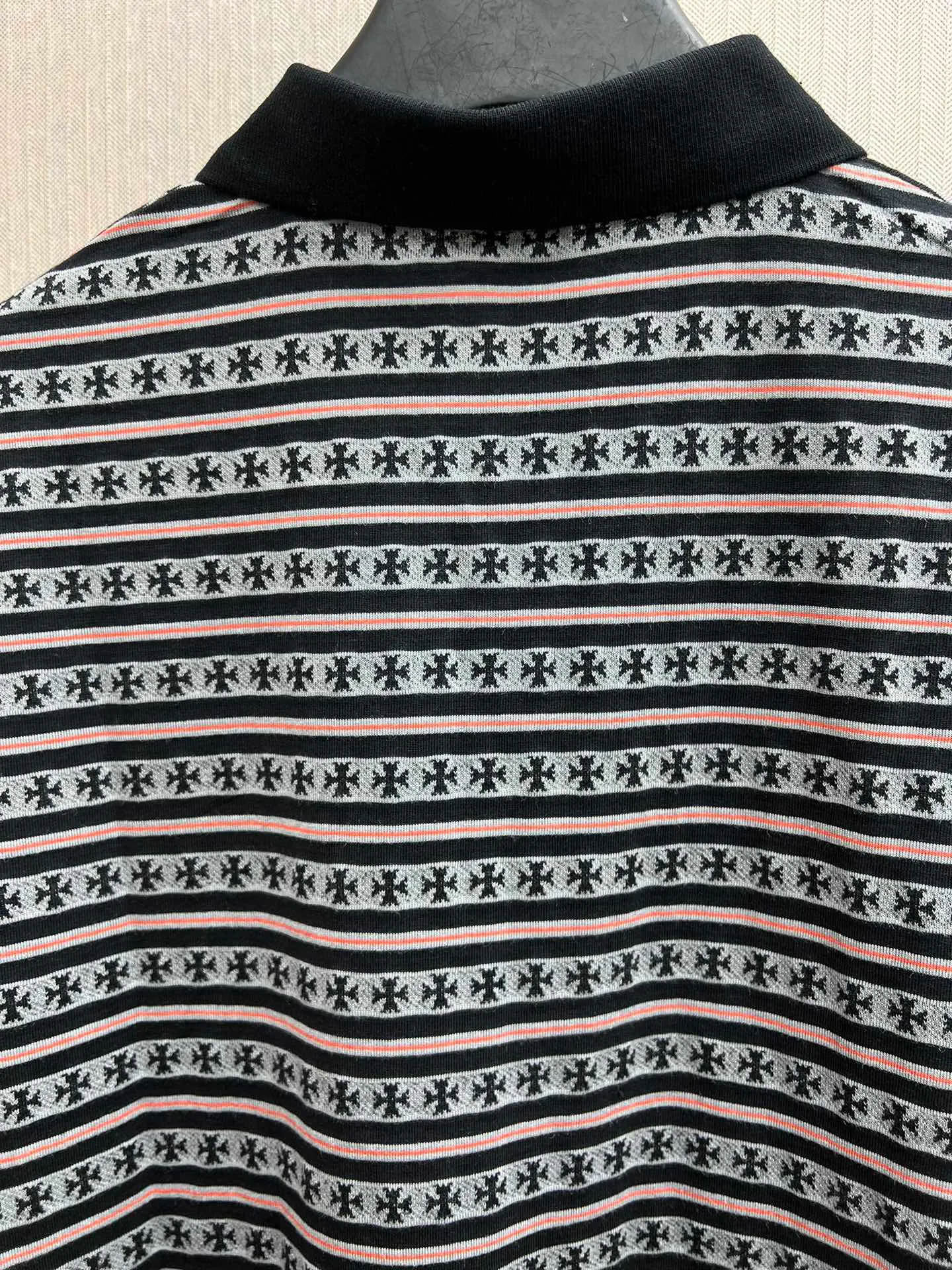 🅿️430 Croix Heart 25 Ss striped POLO long sleeves. Minimum order of 1,000 meters for yarn-dyed fabric. Expensive. The embroidery uses imported Tajima embroidery machine. The collar leather tag is made of imported lambskin. The hardware is made of real antique silver. The cost is extremely expensive. Size: S.M.L